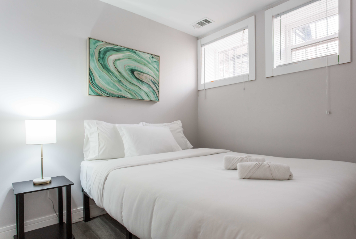 The Ivy Bedroom 1, queen bed
